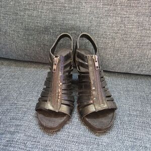 AEROSOLES Black Zipper Sandals